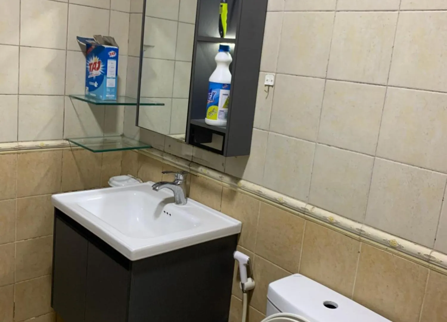 Rest N Ramble Hostel Near Adcb Metro Station Dubai United Arab Emirates